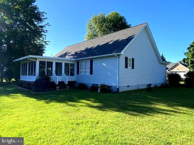 96 PHOENIX LN, Falling Waters, WV 25419