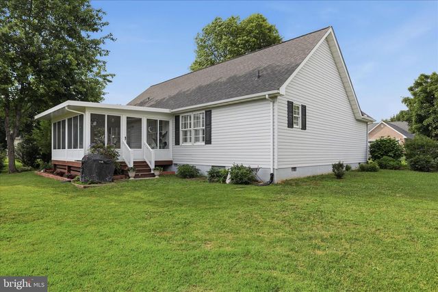 96 PHOENIX LN, Falling Waters, WV 25419