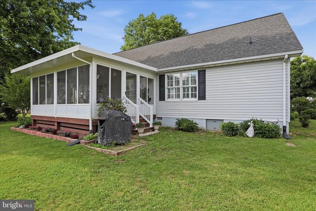 96 PHOENIX LN, Falling Waters, WV 25419