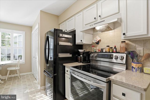 96 PHOENIX LN, Falling Waters, WV 25419