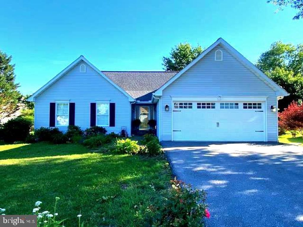 96 PHOENIX LN, Falling Waters, WV 25419