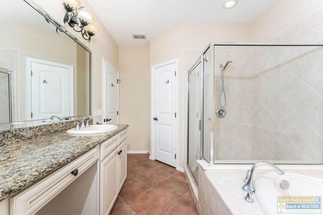 25 Hacienda Dr., Laguna Vista, TX 78578