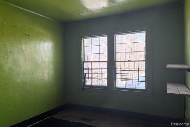 8693 Woodlawn Street, Detroit, MI 48213