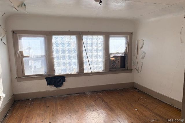 8693 Woodlawn Street, Detroit, MI 48213