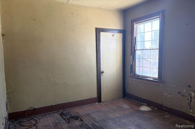 8693 Woodlawn Street, Detroit, MI 48213