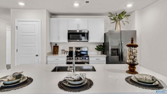 9914 Sequoyah Cove Drive SE, Owens Cross Roads, AL 35763