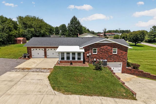 225 Westgate Dr, Baxter, TN 38544