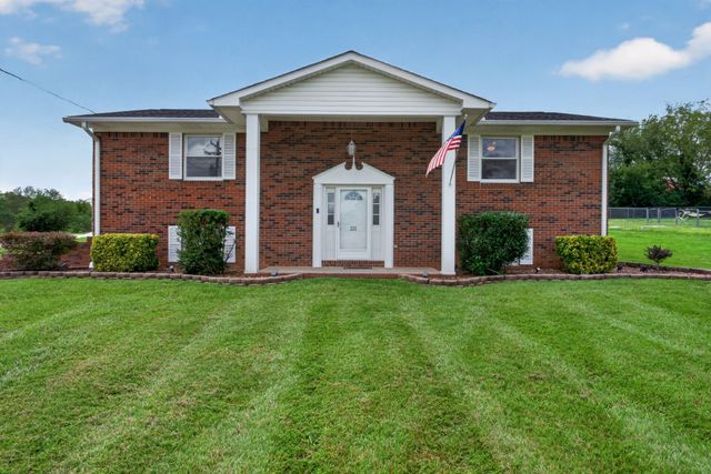 225 Westgate Dr, Baxter, TN 38544