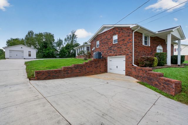225 Westgate Dr, Baxter, TN 38544