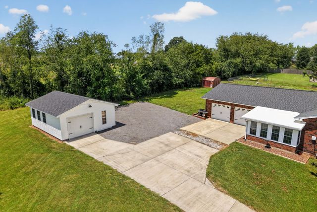 225 Westgate Dr, Baxter, TN 38544
