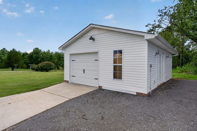 225 Westgate Dr, Baxter, TN 38544
