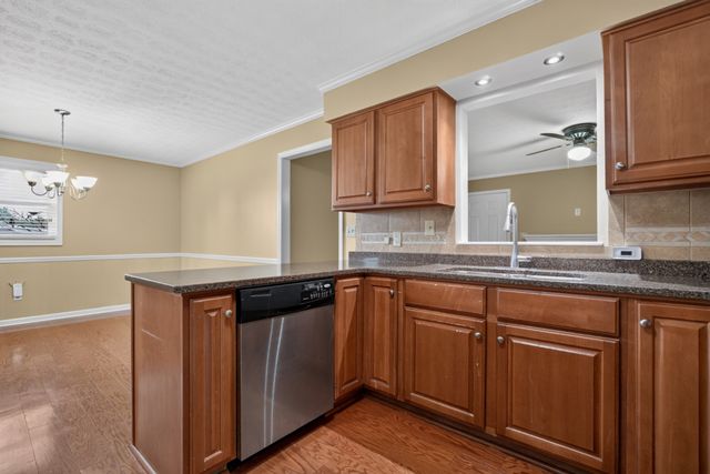 225 Westgate Dr, Baxter, TN 38544