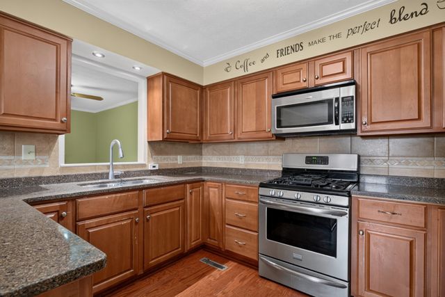 225 Westgate Dr, Baxter, TN 38544