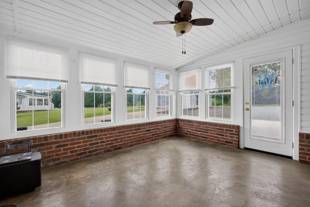 225 Westgate Dr, Baxter, TN 38544