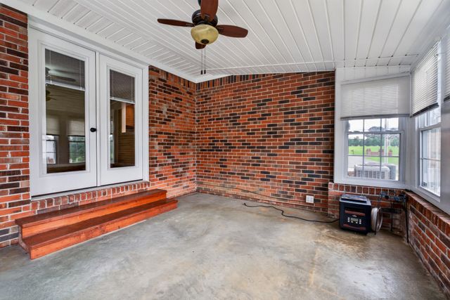 225 Westgate Dr, Baxter, TN 38544