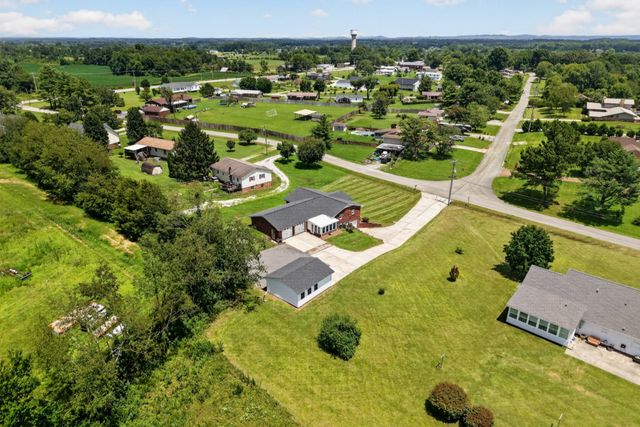 225 Westgate Dr, Baxter, TN 38544