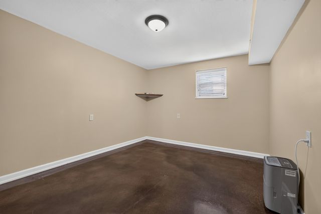 225 Westgate Dr, Baxter, TN 38544