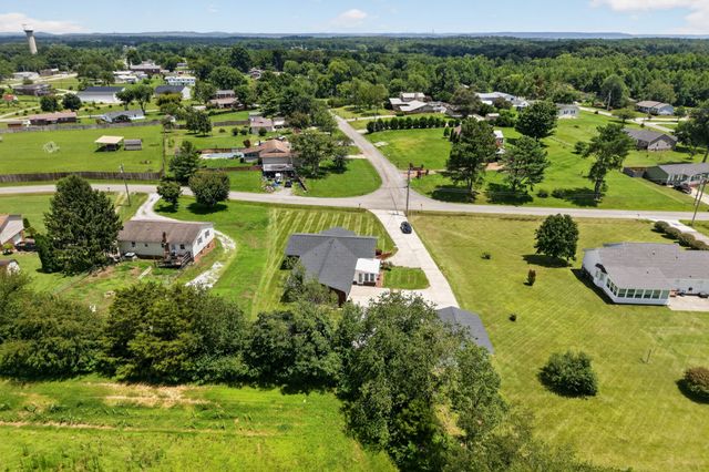 225 Westgate Dr, Baxter, TN 38544