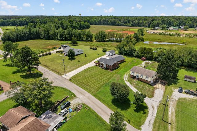 225 Westgate Dr, Baxter, TN 38544