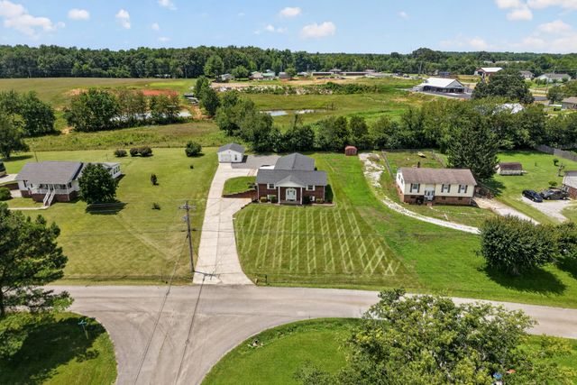 225 Westgate Dr, Baxter, TN 38544