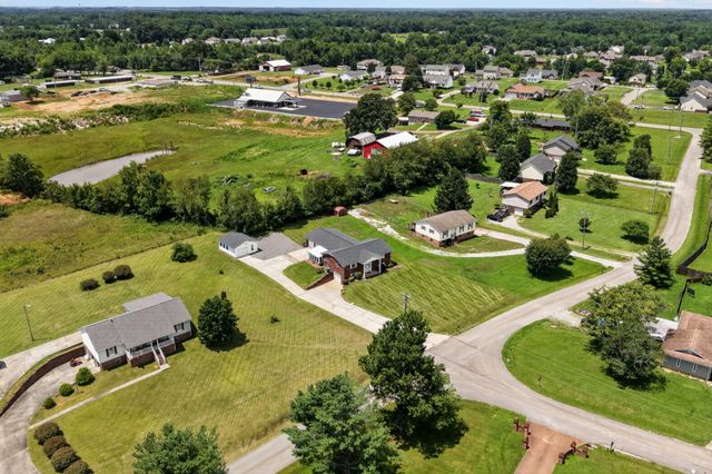 225 Westgate Dr, Baxter, TN 38544