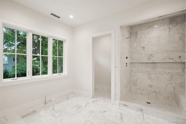 8 Crest Lane, Scarsdale, NY 10583