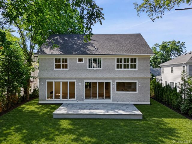 8 Crest Lane, Scarsdale, NY 10583