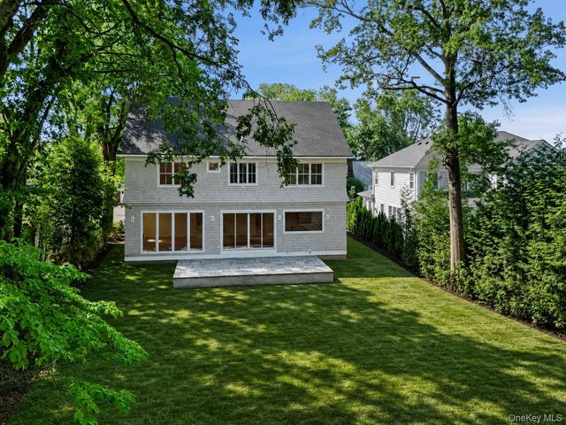 8 Crest Lane, Scarsdale, NY 10583