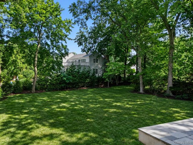 8 Crest Lane, Scarsdale, NY 10583