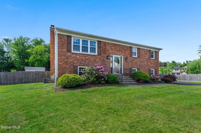 19 Midway Drive, Colonie, NY 12205