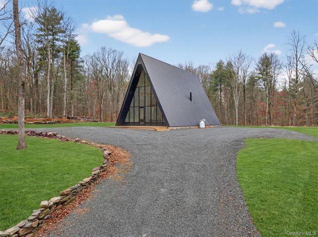 57 Forest Pond Rd, Narrowsburg, NY 12764