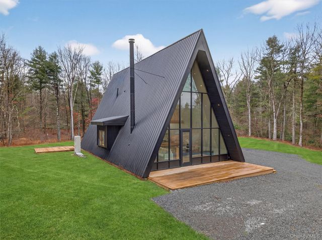 57 Forest Pond Rd, Narrowsburg, NY 12764