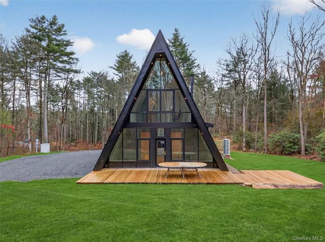 57 Forest Pond Rd, Narrowsburg, NY 12764