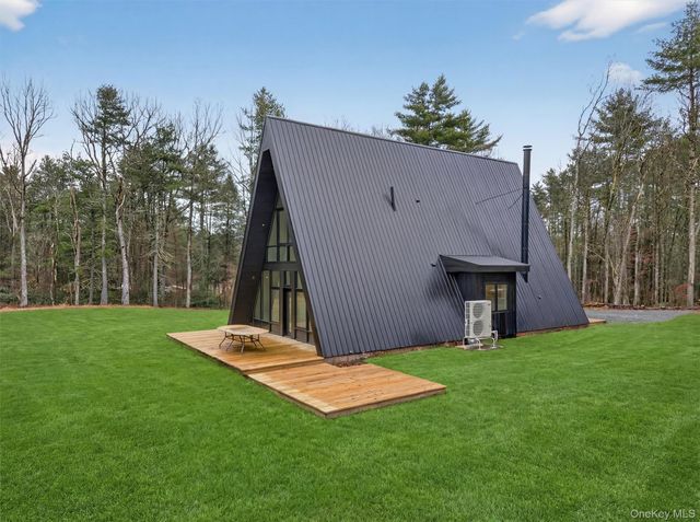 57 Forest Pond Rd, Narrowsburg, NY 12764