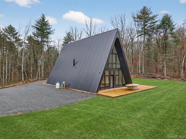 57 Forest Pond Rd, Narrowsburg, NY 12764