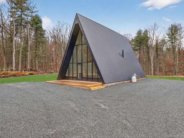 57 Forest Pond Rd, Narrowsburg, NY 12764