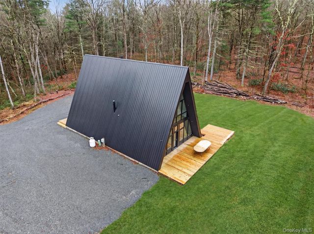 57 Forest Pond Rd, Narrowsburg, NY 12764