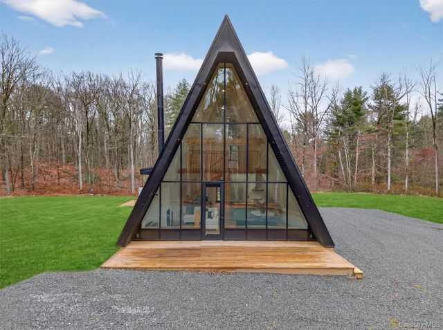 57 Forest Pond Rd, Narrowsburg, NY 12764