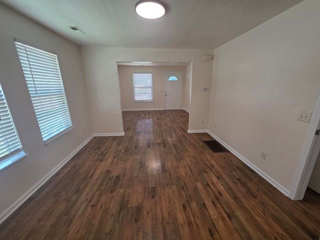 2147 N Fremont Avenue, Springfield, MO 65803