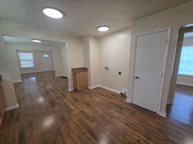 2147 N Fremont Avenue, Springfield, MO 65803
