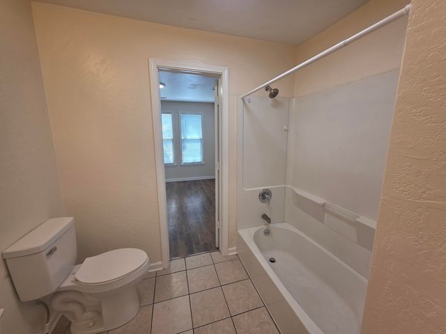 2147 N Fremont Avenue, Springfield, MO 65803
