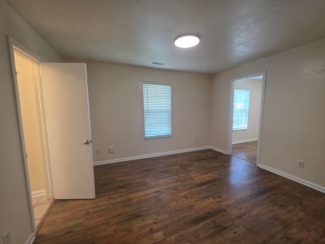 2147 N Fremont Avenue, Springfield, MO 65803