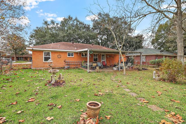 204 Chandler Drive, Baytown, TX 77521