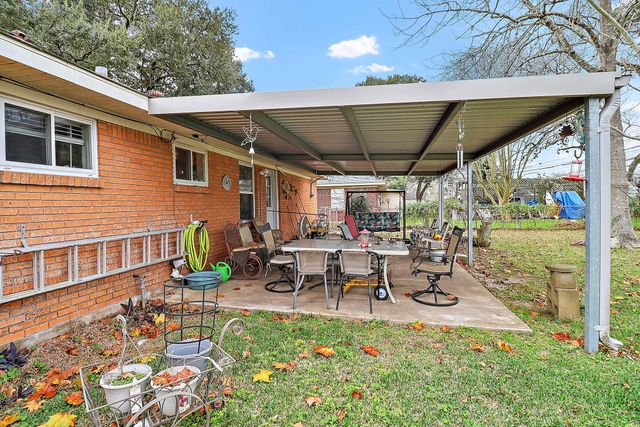 204 Chandler Drive, Baytown, TX 77521