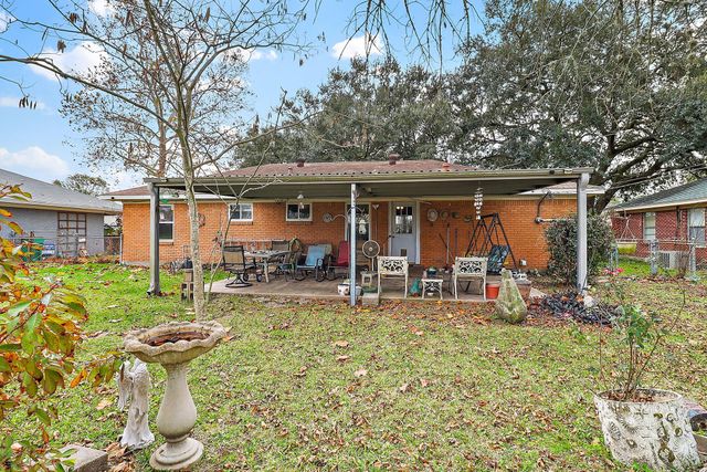 204 Chandler Drive, Baytown, TX 77521