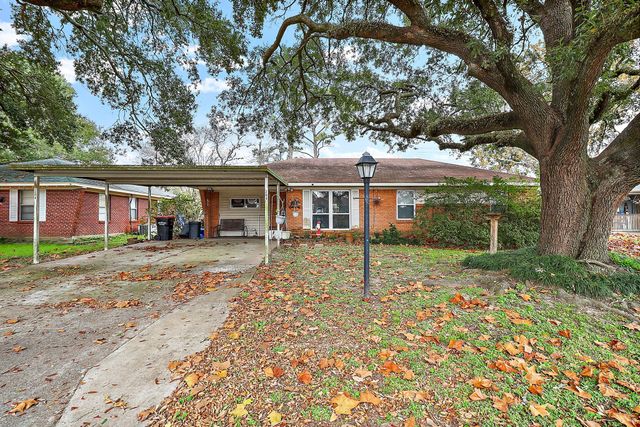 204 Chandler Drive, Baytown, TX 77521