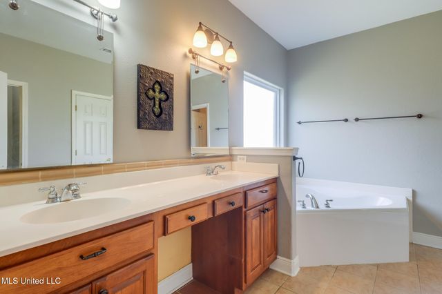 7921 Rue Madison, Ocean Springs, MS 39564