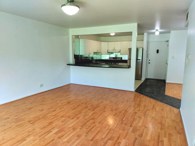 5B Kingery Quarter 107, Willowbrook, IL 60527