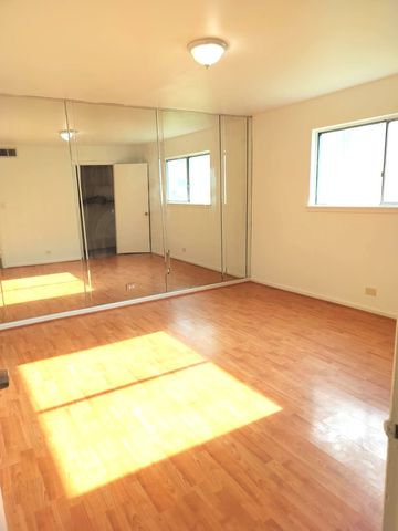 5B Kingery Quarter 107, Willowbrook, IL 60527