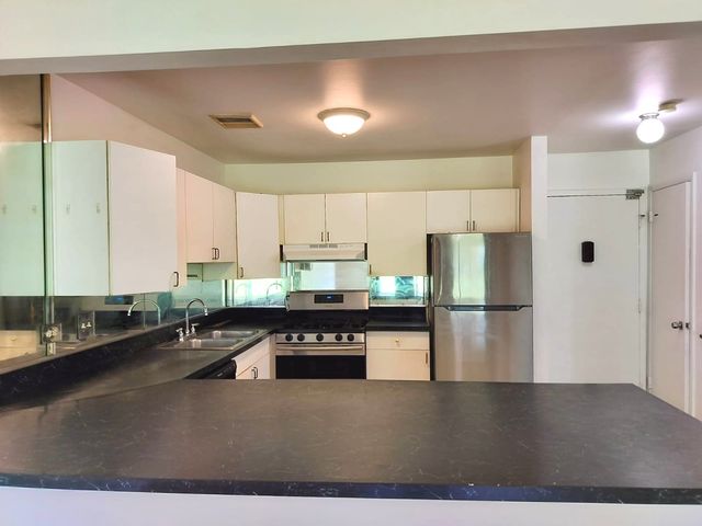 5B Kingery Quarter 107, Willowbrook, IL 60527